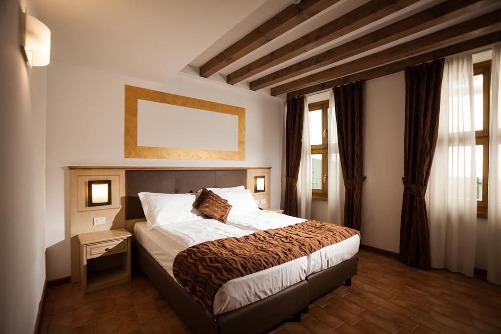 ריבה דל גארדה Hotel Portici - Romantik & Wellness מראה חיצוני תמונה